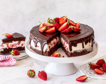 Strawberry & Chocolate Cake